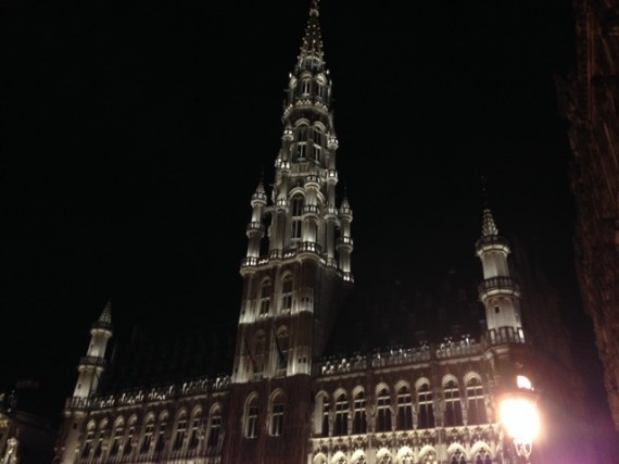 Brussels' square at night