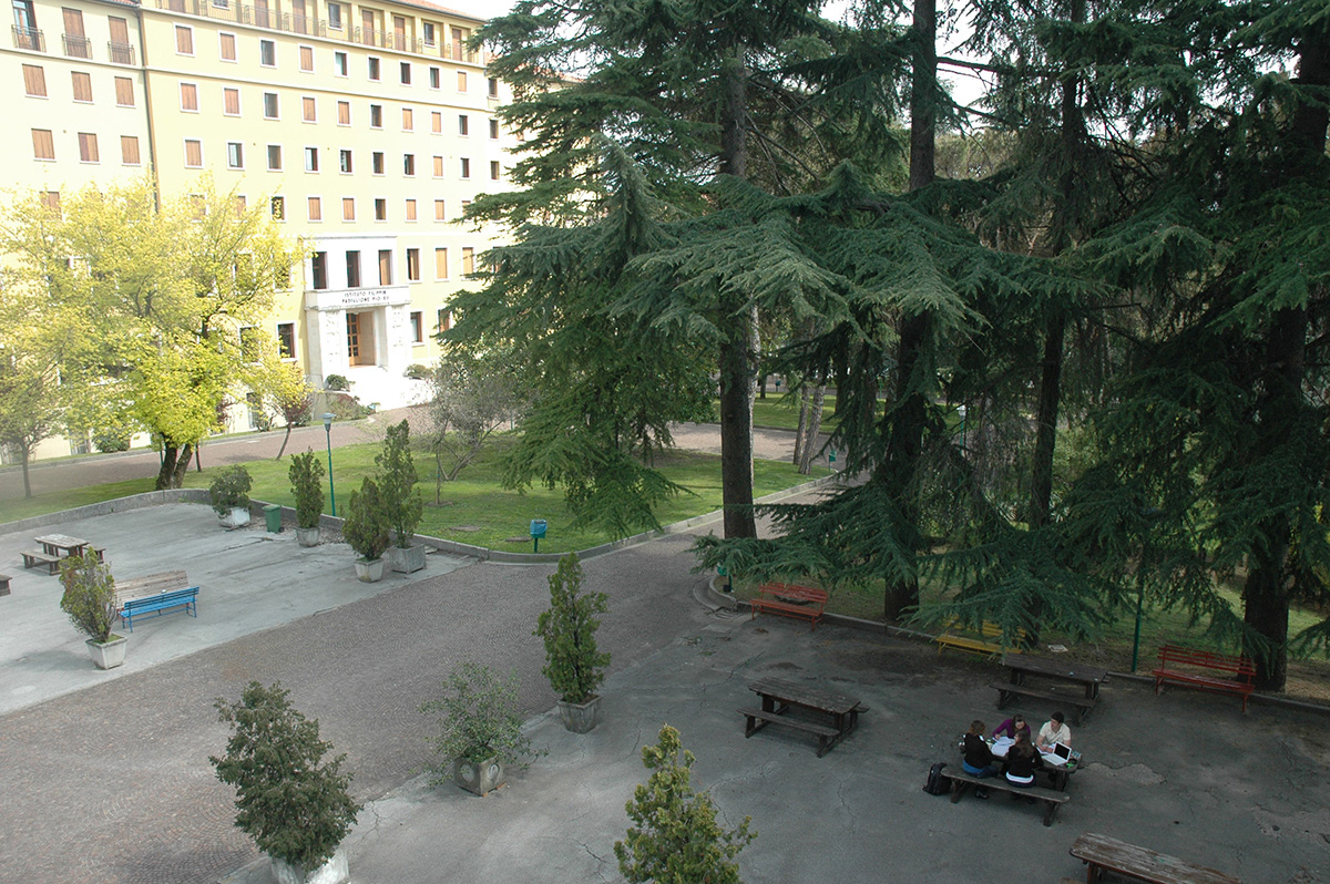 campus-grounds - CIMBA Italy